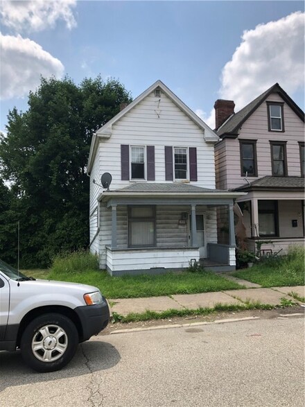 1005 Victoria Ave, New Kensington, PA 15068