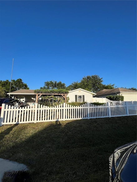 421 Oak St, Sebastian, FL 32958