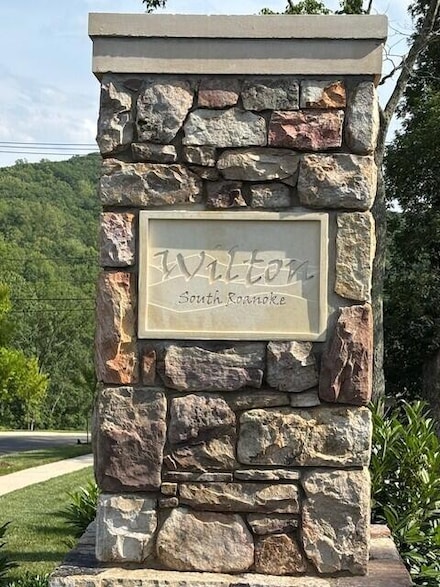 1007 Wilton Park Dr, Roanoke, VA 24014