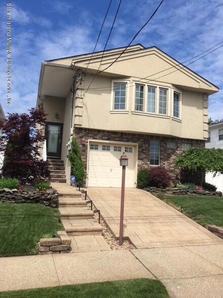 354 Arlene St, Staten Island, NY 10314