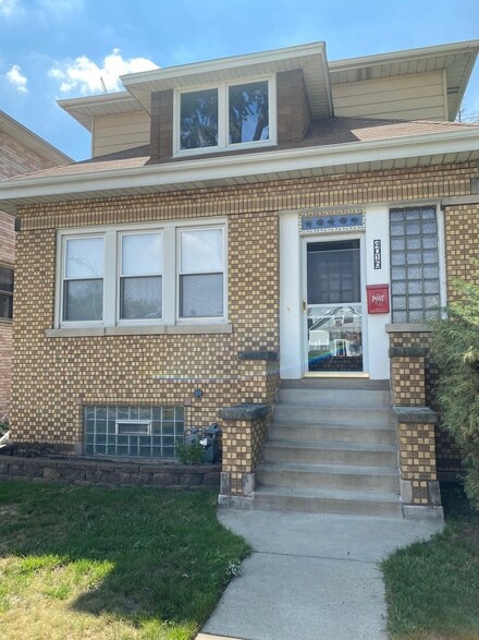 4016 Clinton Ave, Berwyn, IL 60402