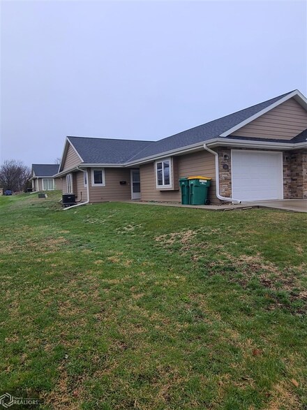 410 S Maple St, Creston, IA 50801