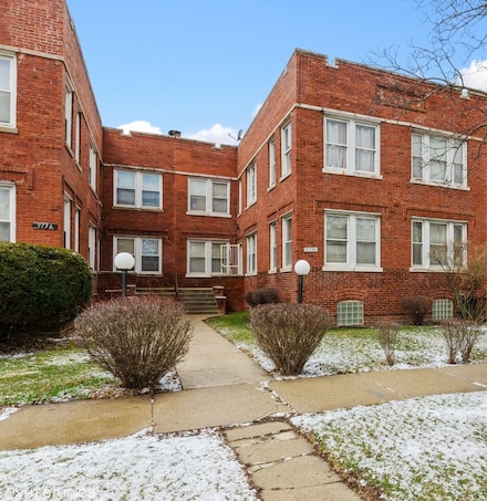 9734 S Prairie Ave Unit 2, Chicago, IL 60628