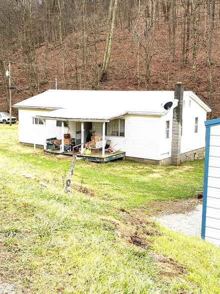 8404 Low Gap Run Rd, Littleton, WV 26581