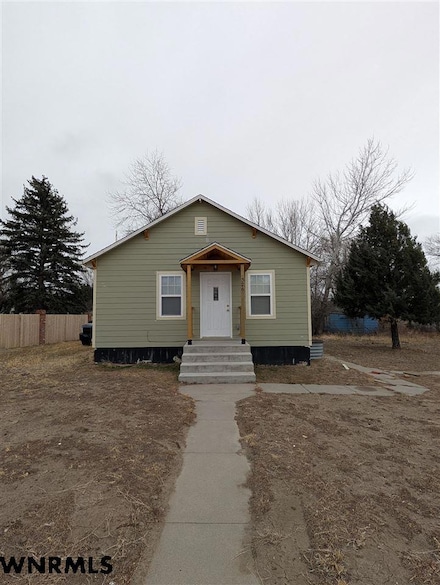 326 W 10th St, Bayard, NE 69334