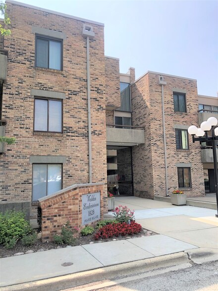 1926 Prairie Square Unit 108, Schaumburg, IL 60173
