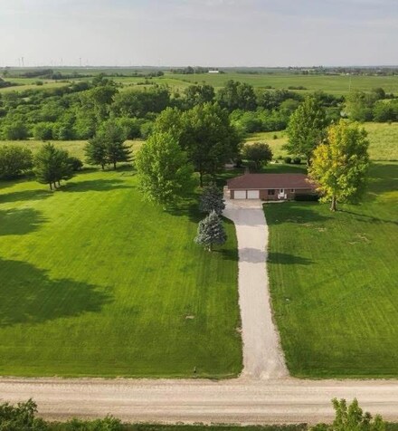 27741 242nd St, Maryville, MO 64468