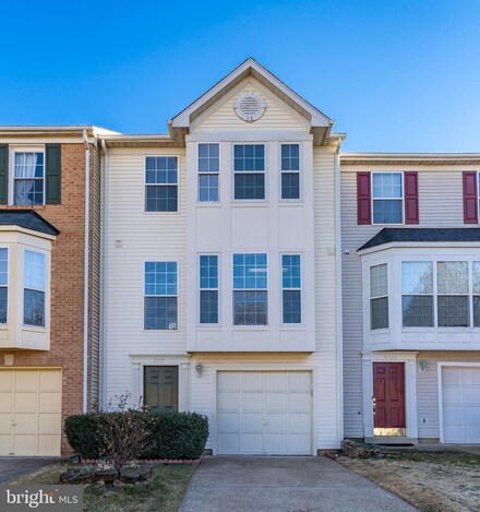 9229 Andrew Dr, Manassas Park, VA 20111