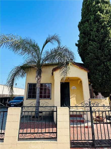 1676 E 85th St, Los Angeles, CA 90001