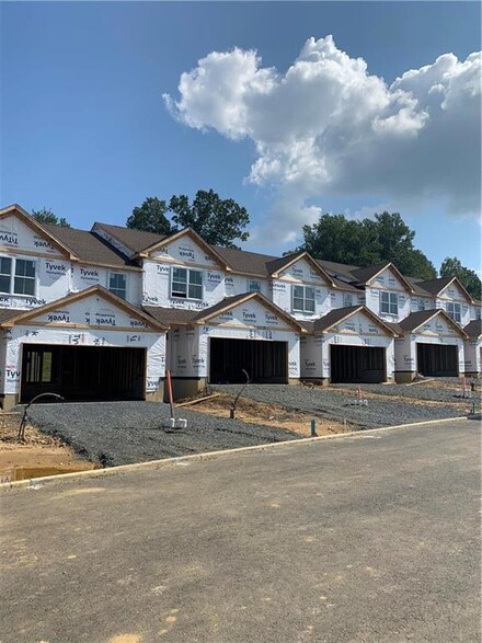 1325 Tilghman St, Emmaus, PA 18049