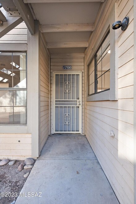 1700 W Wood Bridge Ct, Tucson, AZ 85746