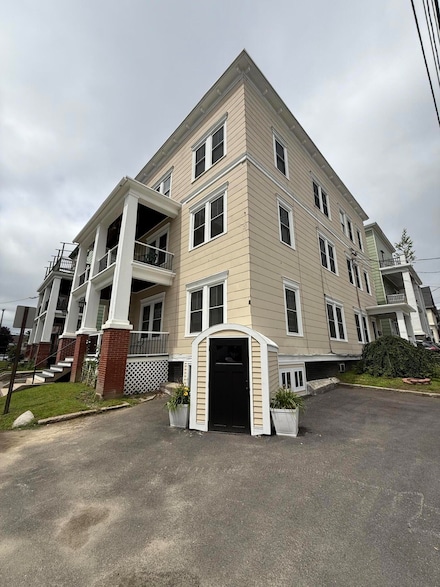 128 Pine St, Lewiston, ME 04240