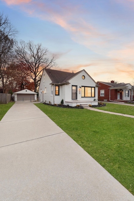 21618 Woodbridge St, Saint Clair Shores, MI 48080