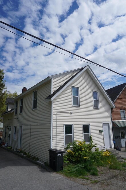 42 Island Ave, Orono, ME 04473