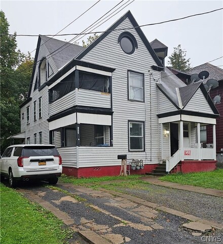 1527 Oneida St, Utica, NY 13501