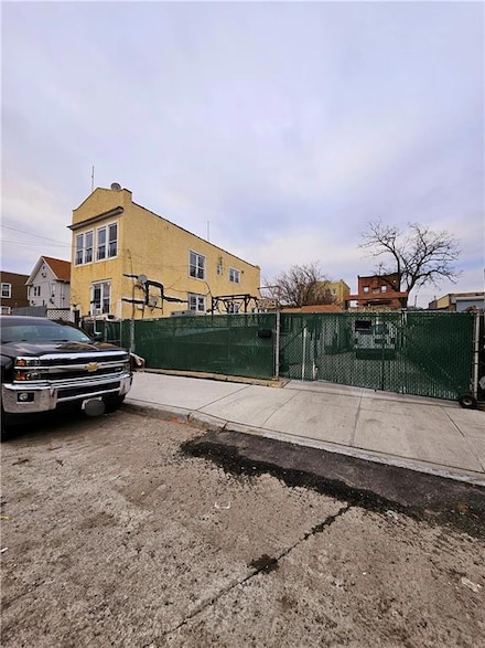 2729 W 16th St, Brooklyn, NY 11224