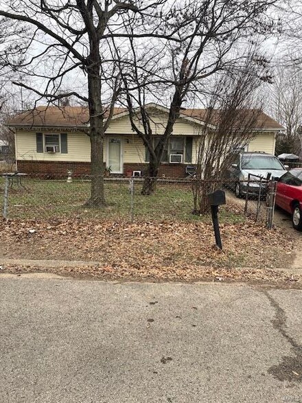 616 Vaughn Ave, Sikeston, MO 63801