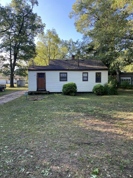 1479 Leonard Ave, Muskegon, MI 49442
