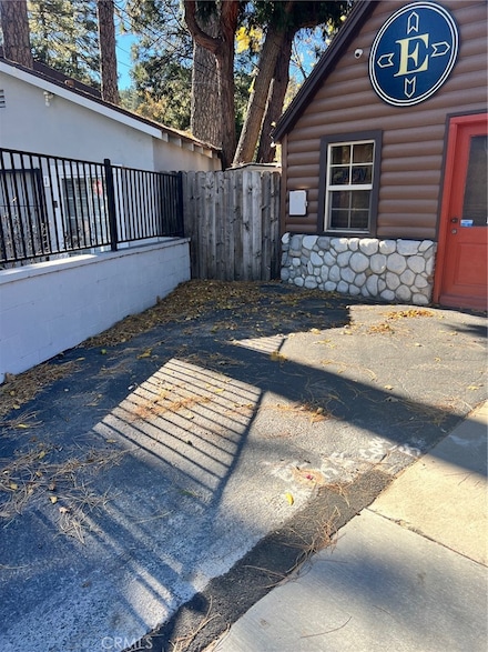 23775 APT A Lake Dr, Crestline, CA 92325
