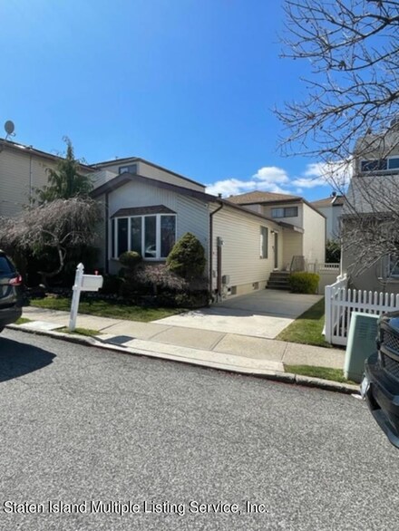64 Victoria Rd, Staten Island, NY 10312