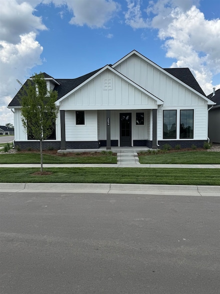 2834 W Shearwater, Wichita, KS 67204