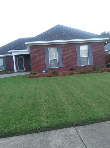 1106 Hallwood Ln, Montgomery, AL 36117