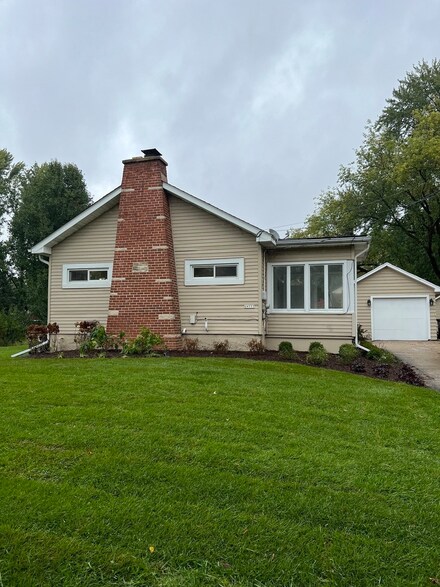 6N557 Sycamore Ave, Saint Charles, IL 60174