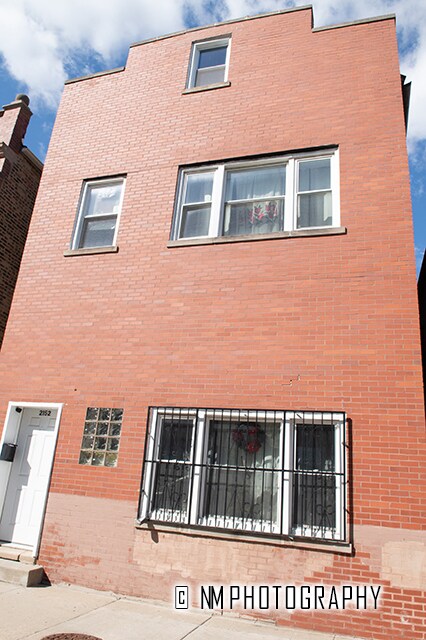 2152 W 19th St, Chicago, IL 60608