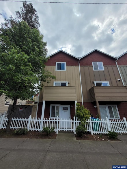 8746 SE Division St, Portland, OR 97266