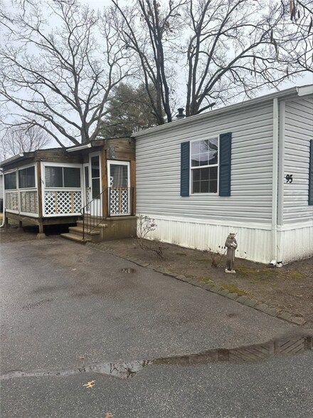 6101 Post Rd, North Kingstown, RI 02852