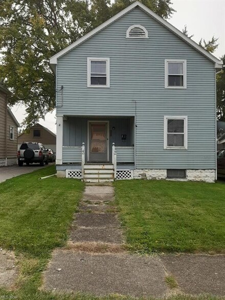 414 W Wilson St, Struthers, OH 44471