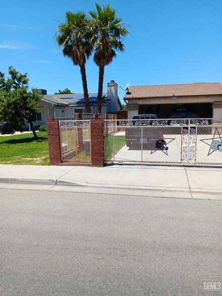 412 Leeta St, Bakersfield, CA 93307