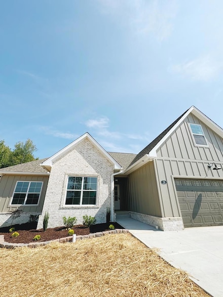 29 W Cemetery Rd, Cookeville, TN 38506