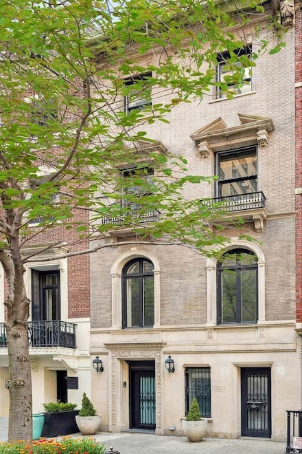 123 E 69th St, New York, NY 10021