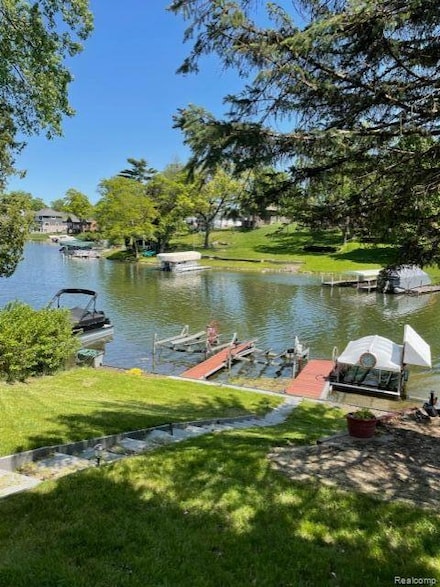 4684 Clinton Dr, Clarkston, MI 48346