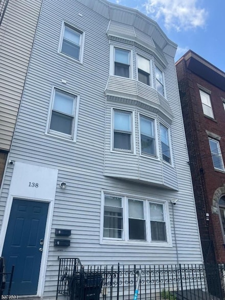 138 New York Ave, Newark, NJ 07105