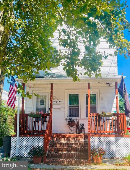 69 Capitol St, Paulsboro, NJ 08066