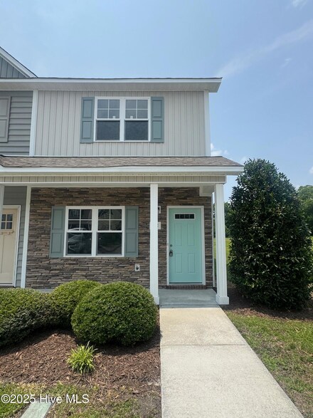 111 Justice Farm Dr, Sneads Ferry, NC 28460