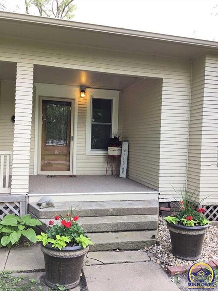 213 E Main St, Meriden, KS 66512