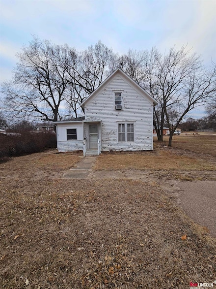 515 N Clay Ave, Clay Center, NE 68933