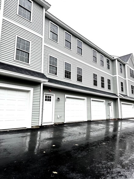 24-B Ada Dr, Nottingham, NH 03290