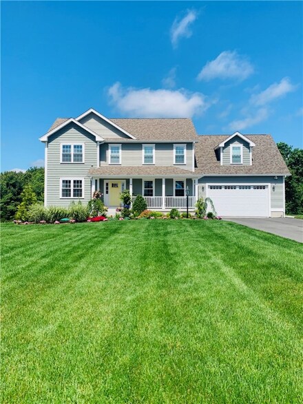 95 Crystal View Dr, Pascoag, RI 02859