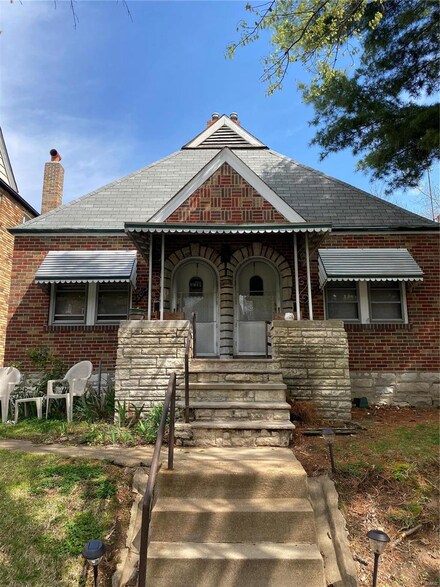 5011 Pernod Ave, Saint Louis, MO 63139