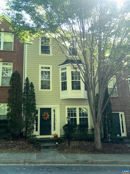 910 Rainier Rd, Charlottesville, VA 22903