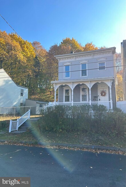 173 Railroad St, Cressona, PA 17929