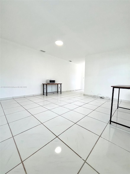 1666 NE 183rd St Unit 2, Miami, FL 33179