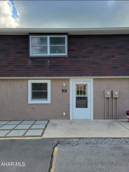 202 Piedmont Dr, Duncansville, PA 16635