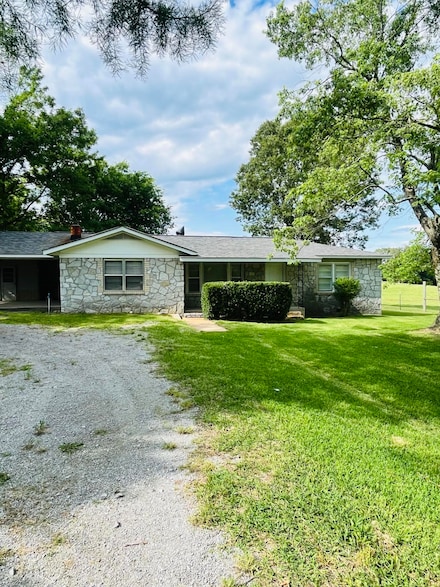8815 White Dr, Cord, AR 72524