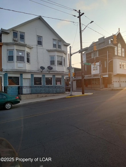 201 W Centre St, Shenandoah, PA 17976