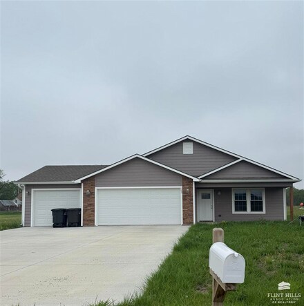 107 Mill Valley St, Alma, KS 66401